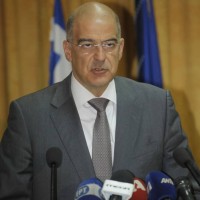 Εγκληματικές πράξεις τις οποίες διέπραξαν αστυνομικοί σε βάρος των 15 συλληφθέντων που συμμετείχαν στην αντιφαστιστική μοτοπορεία της 30ης Σεπτεμβρίου διαπιστώνει ο 7ος τακτικός ανακριτής και με αναφορά του στον εισαγγελέα Πρωτοδικών ζητά την ποινική δίωξη των αστυνομικών της ομάδας. Έκτεθειμένος ο υπουργός Δημόσιας Τάξης ο οποίος επιχείρησε να συγκαλύψει τα βασανιστηρια στη ΓΑΔΑ, θέμα για το οποίο ο υπουργός είχε δηλώσει ότι θα μηνύσει την Guardian -ακόμη περιμένει η εφημερίδα