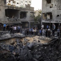 Η ισοπεδωμένη οικία της οικογένειας Dallo στον προσφυγικό καταυλισμό της Jabaliya, που έχασε 12 μέλη της σε μία μόνο επίθεση