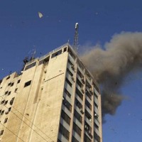 Αεροπορικό χτύπημα σε κέντρο τηλεοπτικών μεταδόσεων στη Γάζα