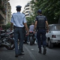 Στην τουρκική αντιτρομοκρατική υπηρεσία παρέδωσαν οι ελληνικές αρχές Τούρκο πρόσφυγα που απήγαγαν στο κέντρο της Αθήνας