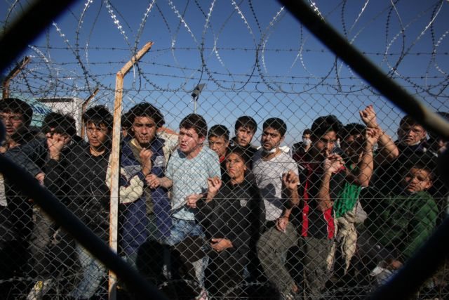Μετανάστες στο τμήμα συνοριακής φύλαξης στον Κυπρίνο του Έβρου